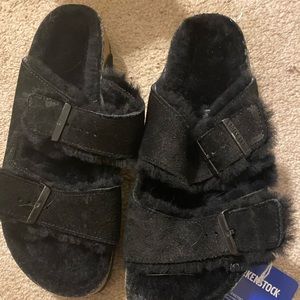 New black fuzzy Birkenstock’s